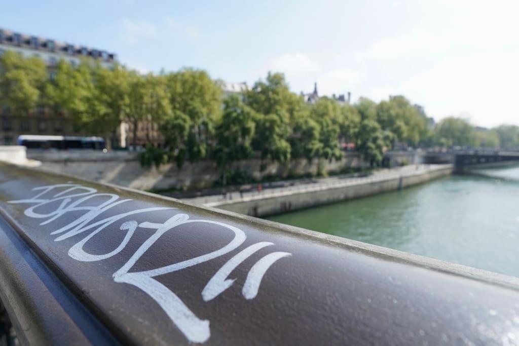 Sunny Apartement Notre Dame Paris Eksteriør billede