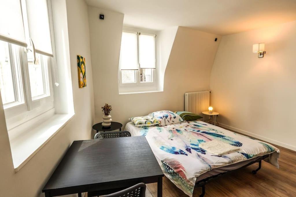 Sunny Apartement Notre Dame Paris Eksteriør billede
